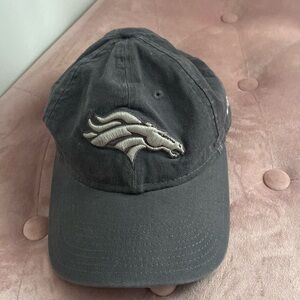 Women’s grey Denver broncos hat